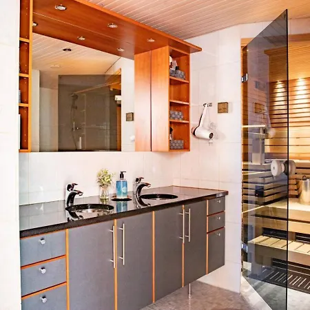 Penthouse Loft With Jacuzzi And Sauna アパート ヘルシンキ