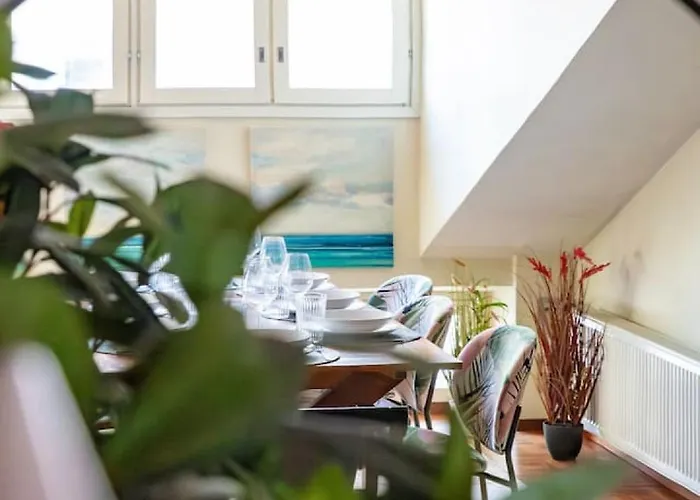 Penthouse Loft With Jacuzzi And Sauna