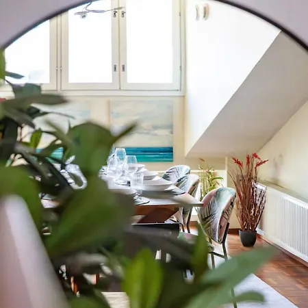 Penthouse Loft With Jacuzzi And Sauna